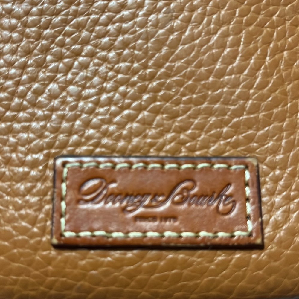 DOONEY AND BOURKE CLUTCH in Brown Leather - 7” X 4” Excellent Condition !! - Picture 6 of 6